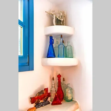 Niloya Kythnos Loutrá