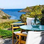 Niloya Kythnos * Loutrá