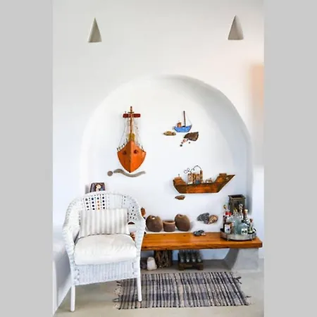 Niloya Kythnos Loutrá