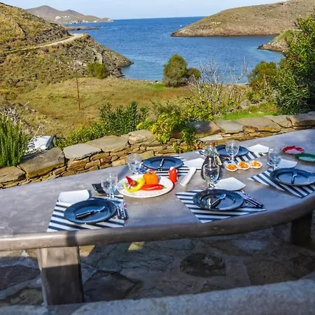 Niloya Kythnos Loutrá