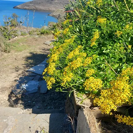 Niloya Kythnos * Loutrá