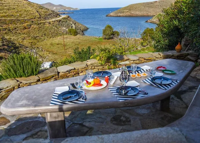 Niloya Kythnos Loutrá