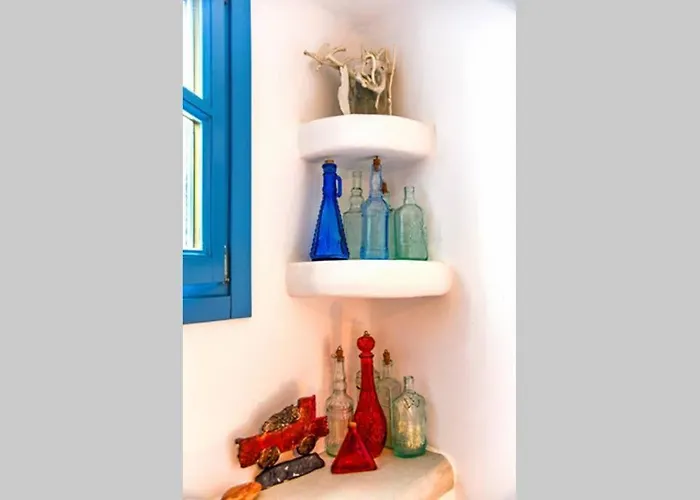 Niloya Kythnos Loutrá