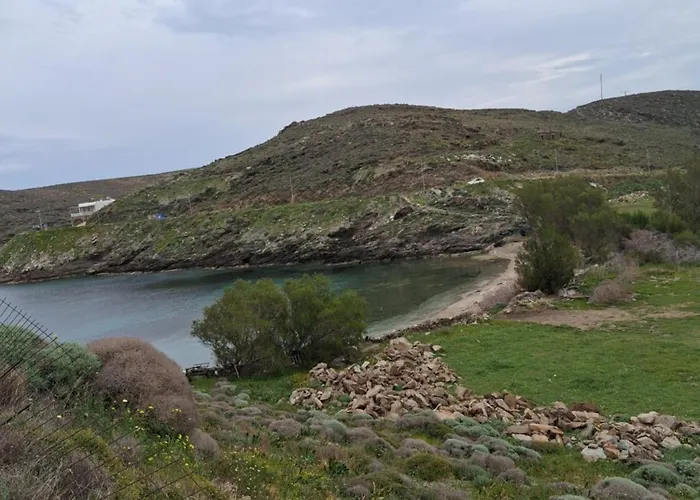 Niloya Kythnos Loutrá